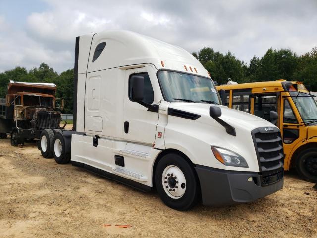  Salvage Freightliner Cascadia 1