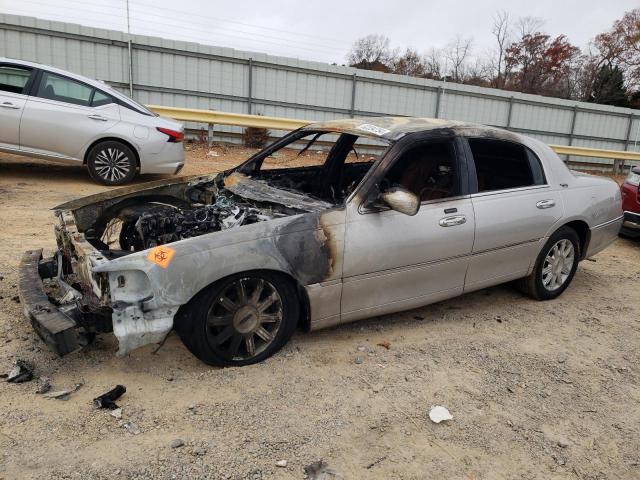  Salvage Lincoln Towncar