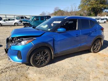  Salvage Nissan Kicks