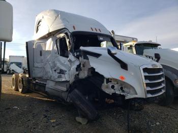  Salvage Freightliner Cascadia