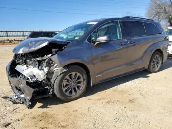  Salvage Toyota Sienna