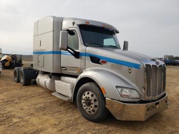  Salvage Peterbilt 579