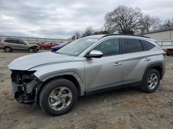  Salvage Hyundai TUCSON