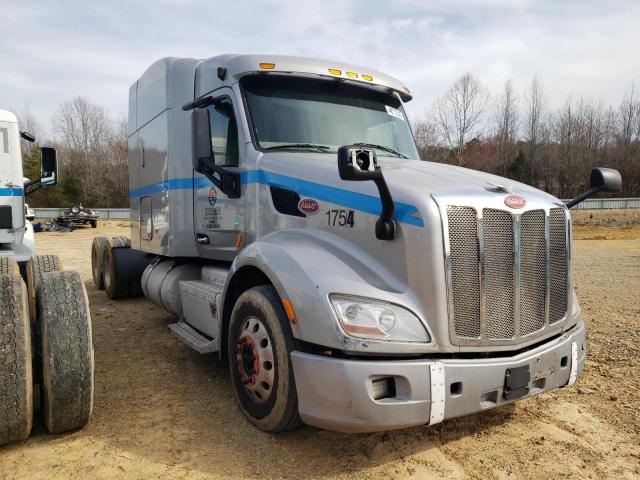  Salvage Peterbilt 579