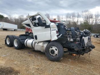  Salvage Freightliner Cascadia 1