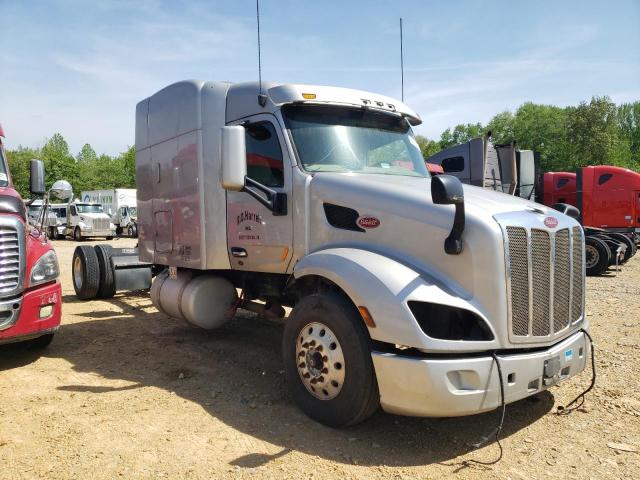  Salvage Peterbilt 579