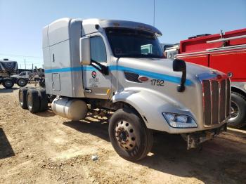  Salvage Peterbilt 579