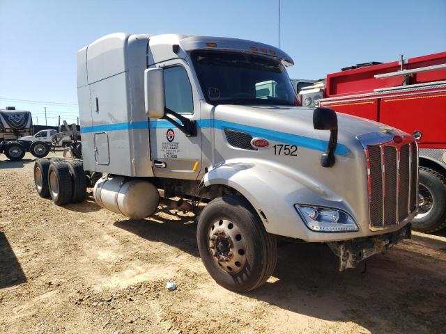  Salvage Peterbilt 579