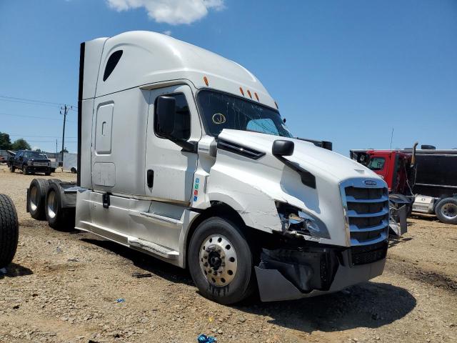  Salvage Freightliner Cascadia 1
