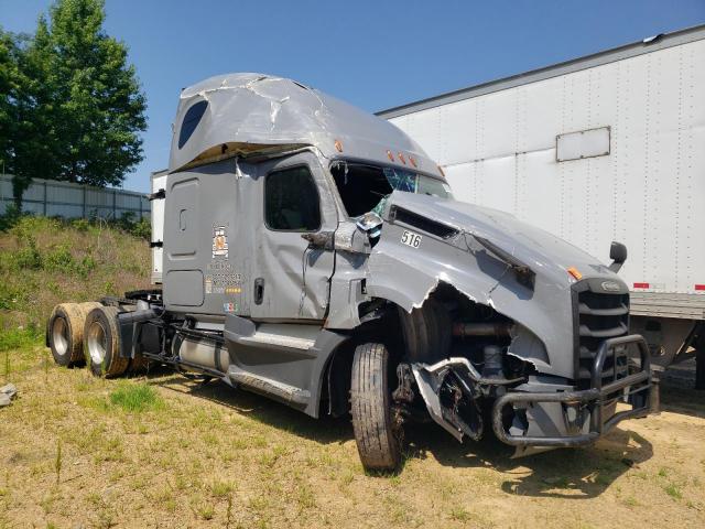  Salvage Freightliner Cascadia 1
