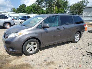  Salvage Toyota Sienna