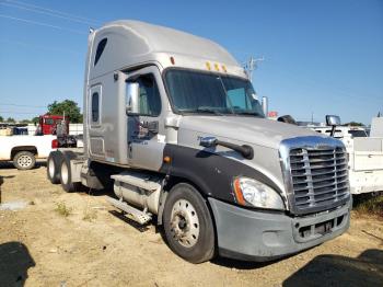  Salvage Freightliner Cascadia 1