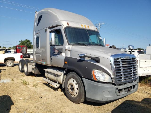  Salvage Freightliner Cascadia 1