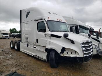  Salvage Freightliner Cascadia 1