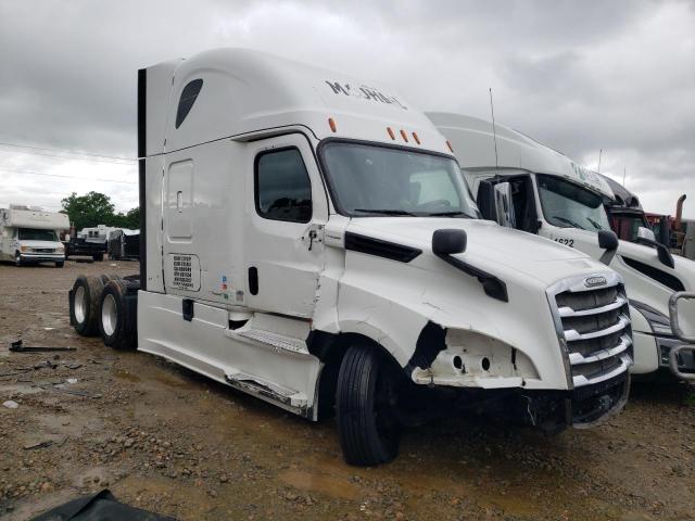  Salvage Freightliner Cascadia 1