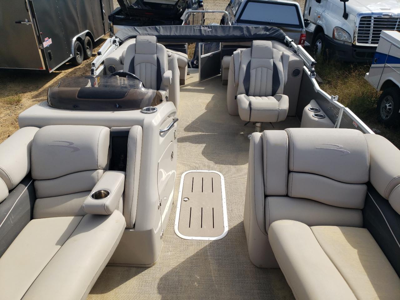 Bennington Marine Pontoon Image 7