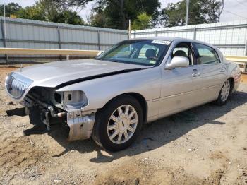  Salvage Lincoln Towncar