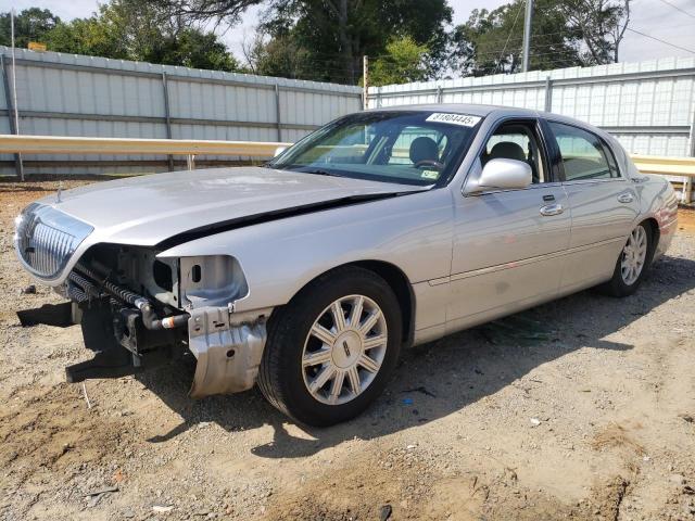  Salvage Lincoln Towncar
