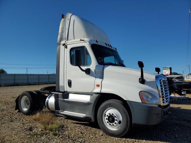  Salvage Freightliner Cascadia 1