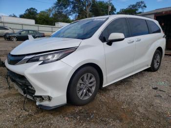  Salvage Toyota Sienna