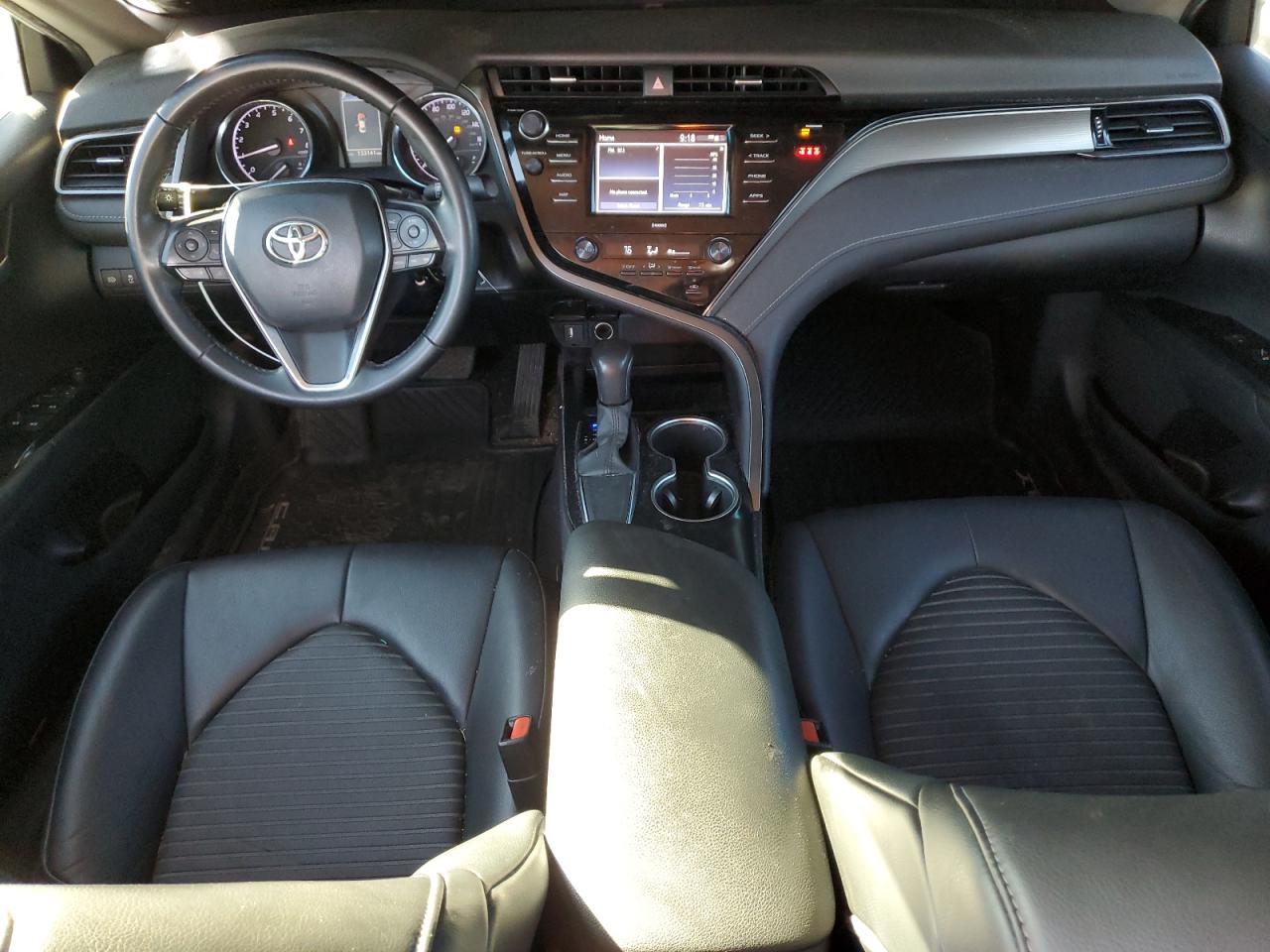 Toyota Camry Se Image 7