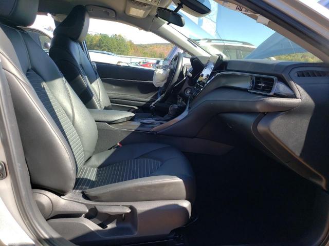 Toyota Camry Se Image 8