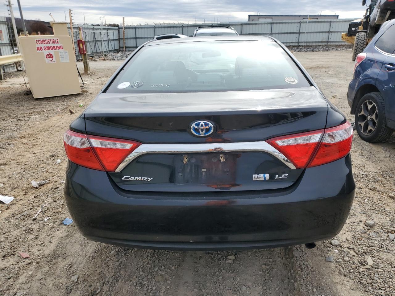 Toyota Camry Hybrid Image 2