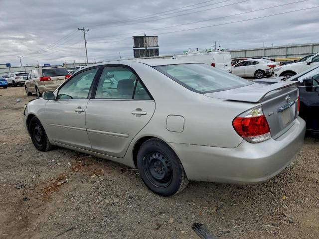 Toyota Camry Le Image 4