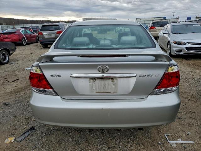 Toyota Camry Le Image 8