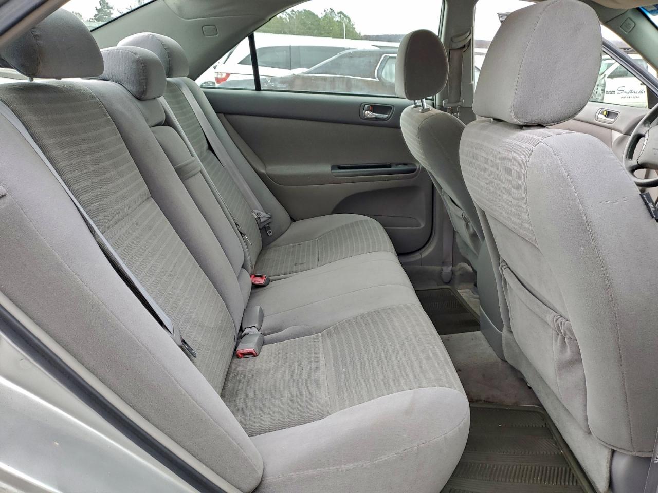 Toyota Camry Le Image 11