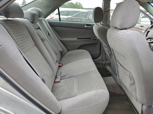 Toyota Camry Le Image 11