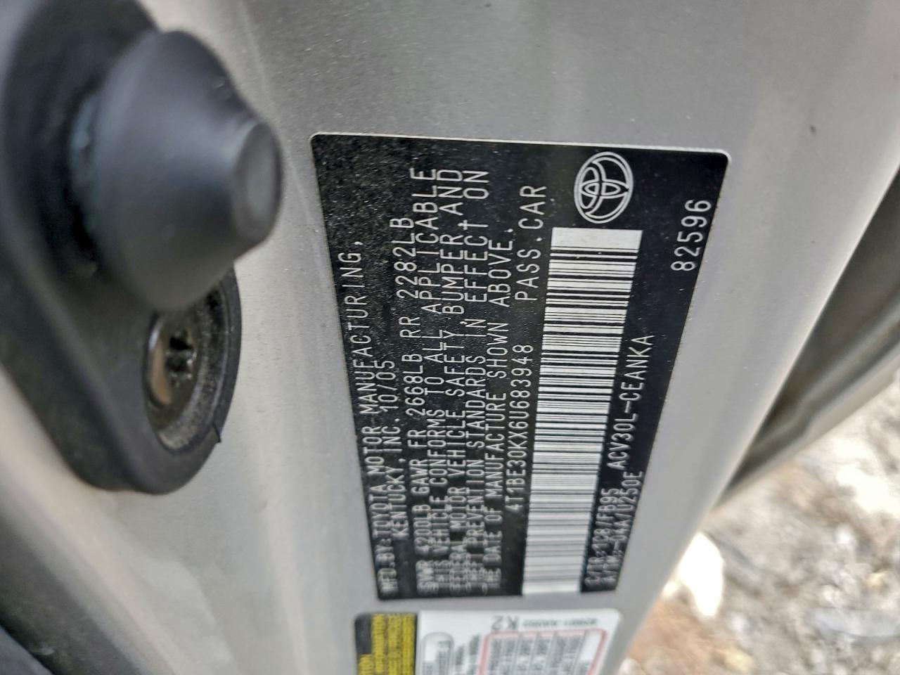 Toyota Camry Le Image 2