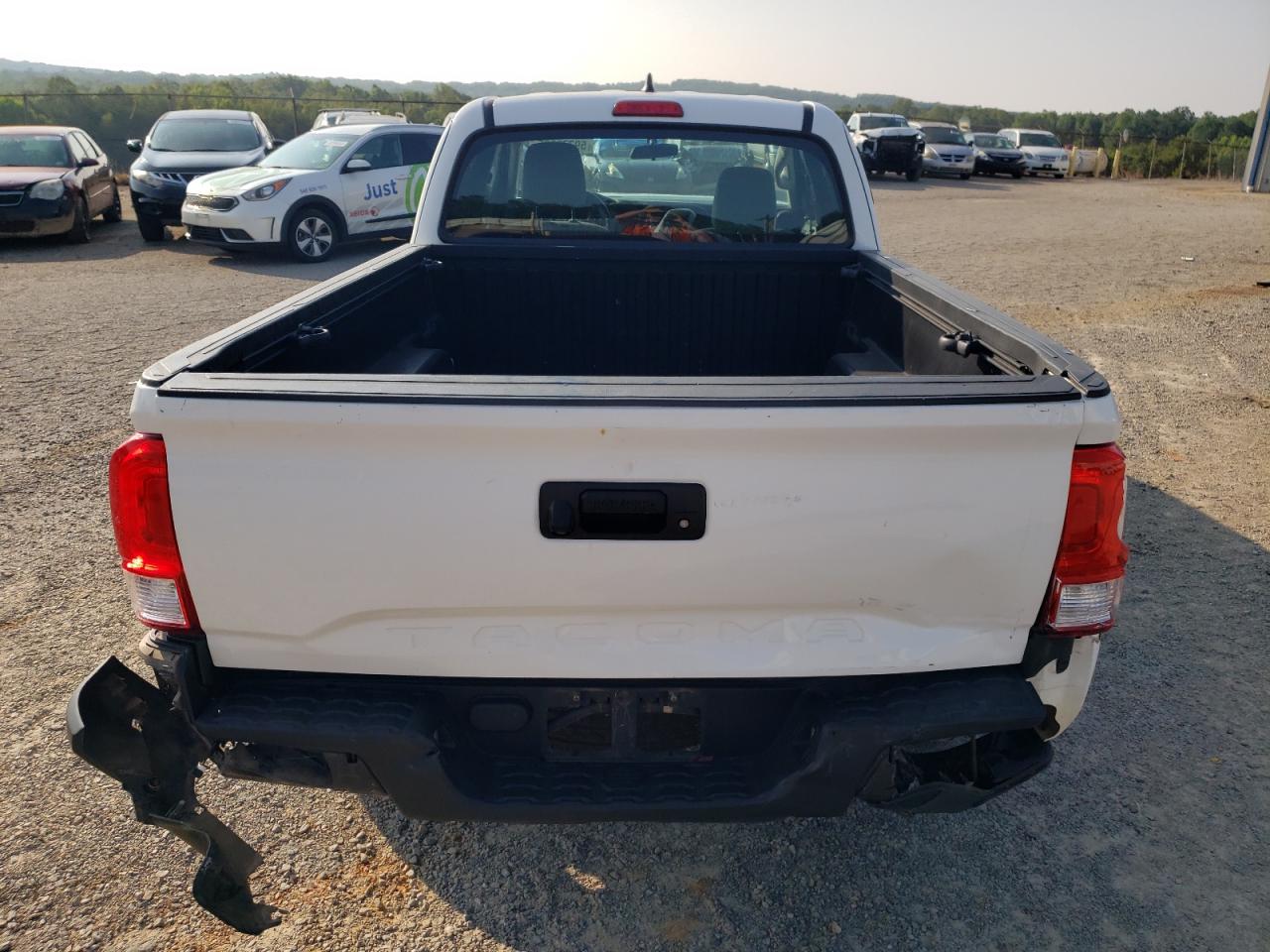 Toyota Tacoma Access Cab Image 9