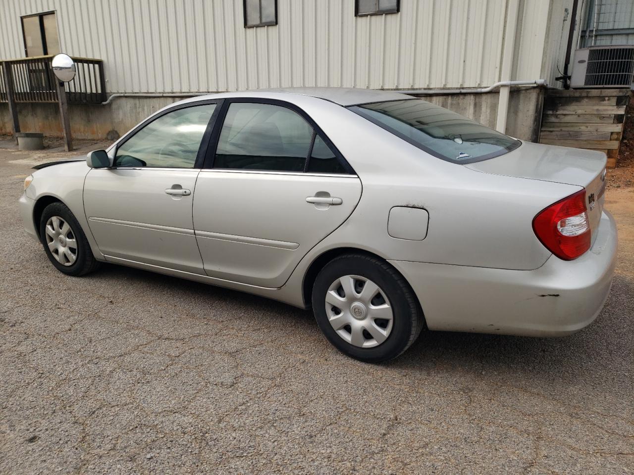 Toyota Camry Le Image 2