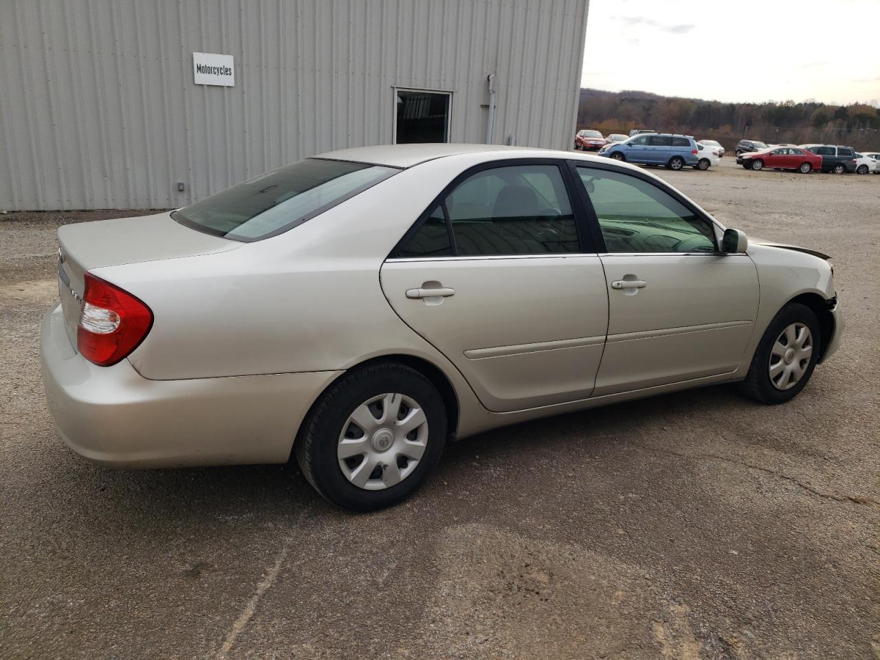 Toyota Camry Le Image 3