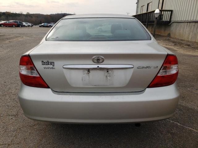 Toyota Camry Le Image 6