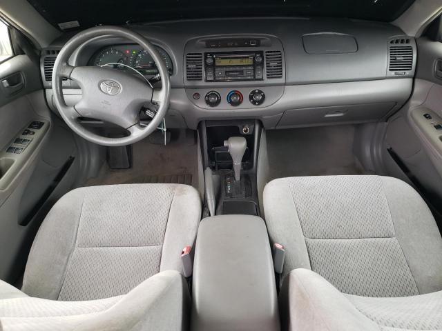 Toyota Camry Le Image 9