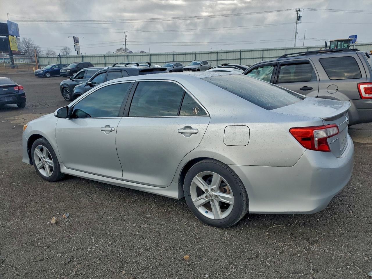 Toyota Camry L Image 6