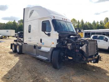  Salvage Freightliner Cascadia 1