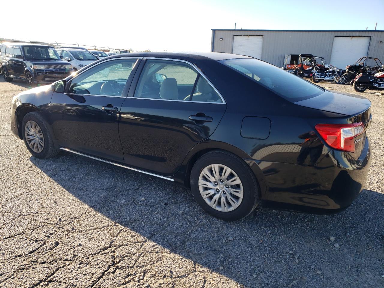 Toyota Camry L Image 7