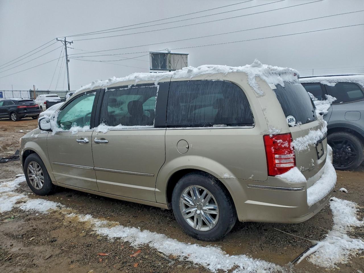 Chrysler Minivan Limited Image 4