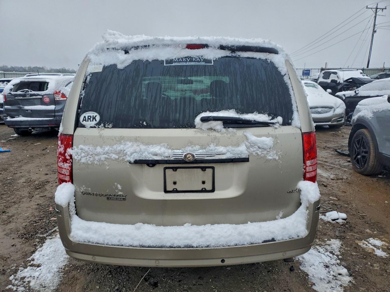 Chrysler Minivan Limited Image 5