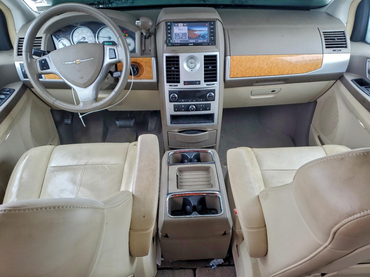 Chrysler Minivan Limited Image 9