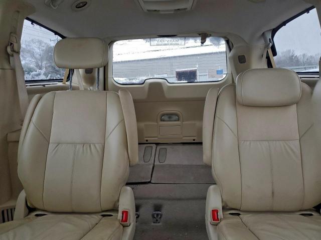 Chrysler Minivan Limited Image 13