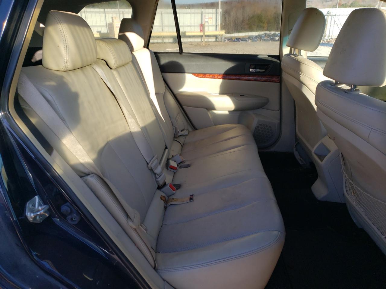 Subaru Outback 2.5i Limited Image 10