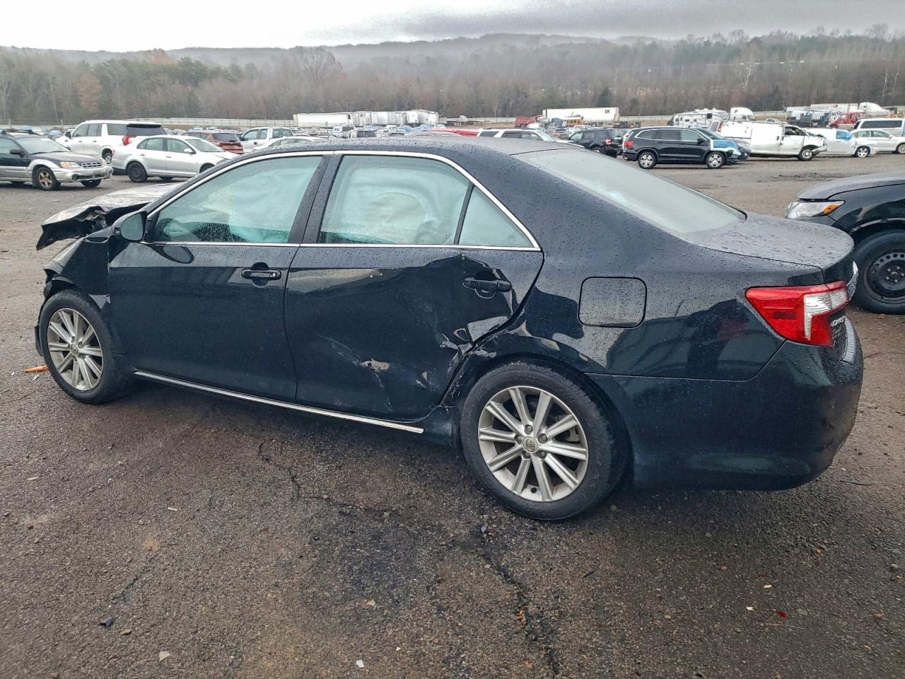 Toyota Camry L Image 4