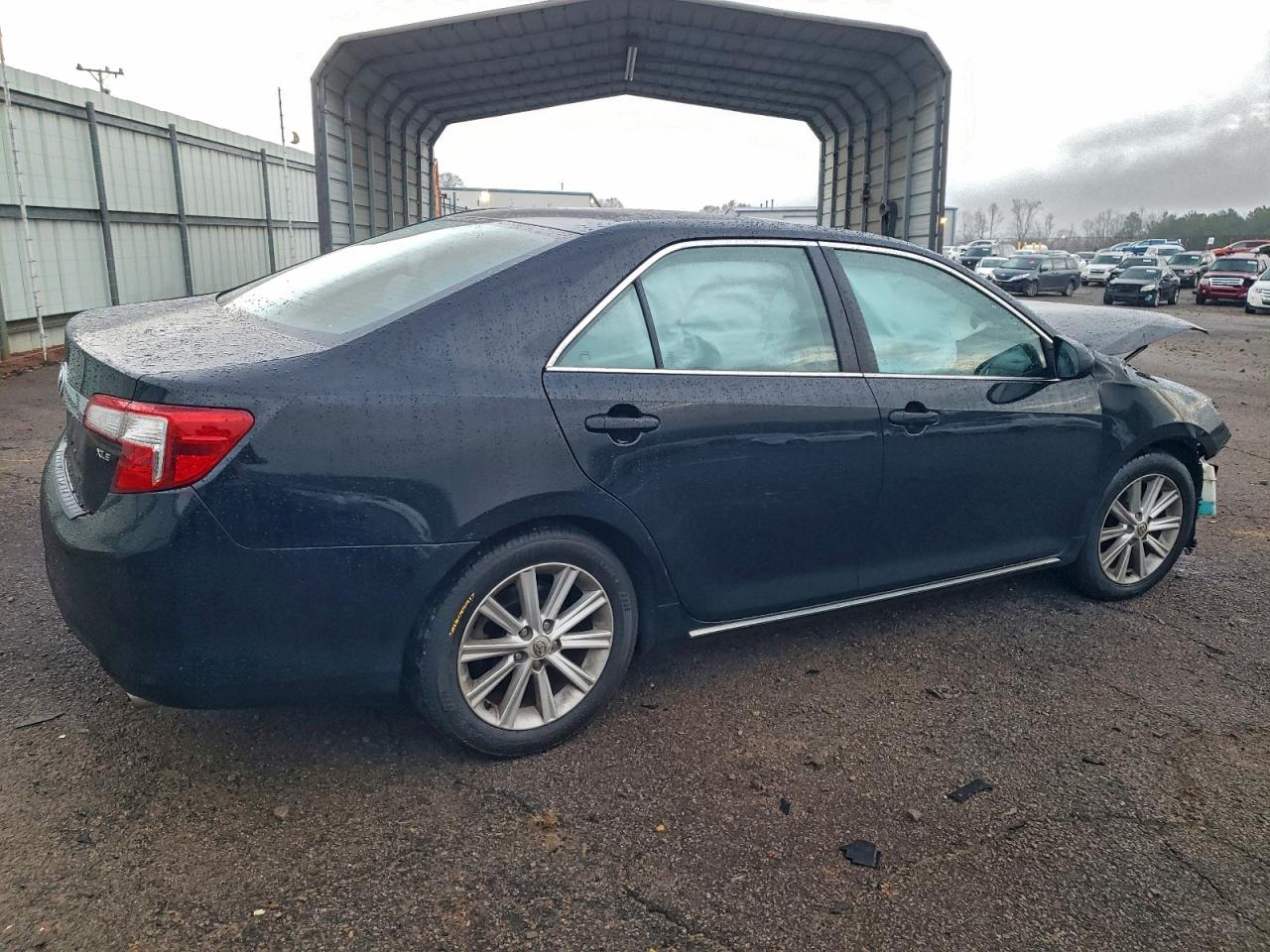 Toyota Camry L Image 2