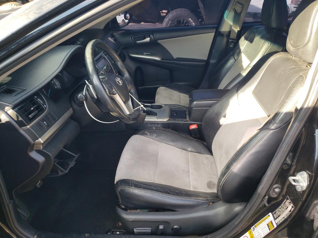 Toyota Camry Se Image 9