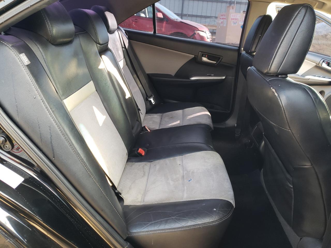 Toyota Camry Se Image 11