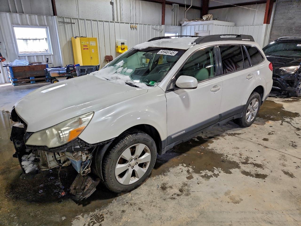 Subaru Outback 2.5i Premium Image 1